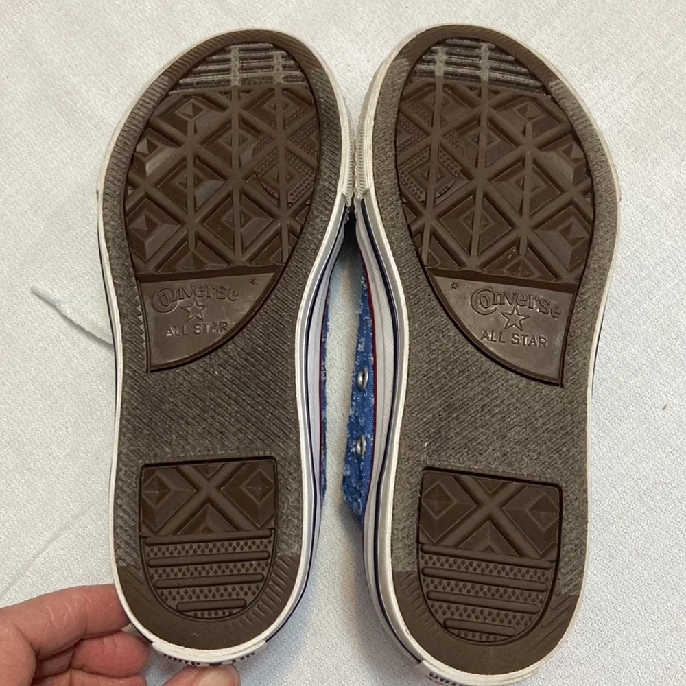 Converse All Stars Chuck Taylor Girls Low Top Sneakers - Super Cute! Size 2